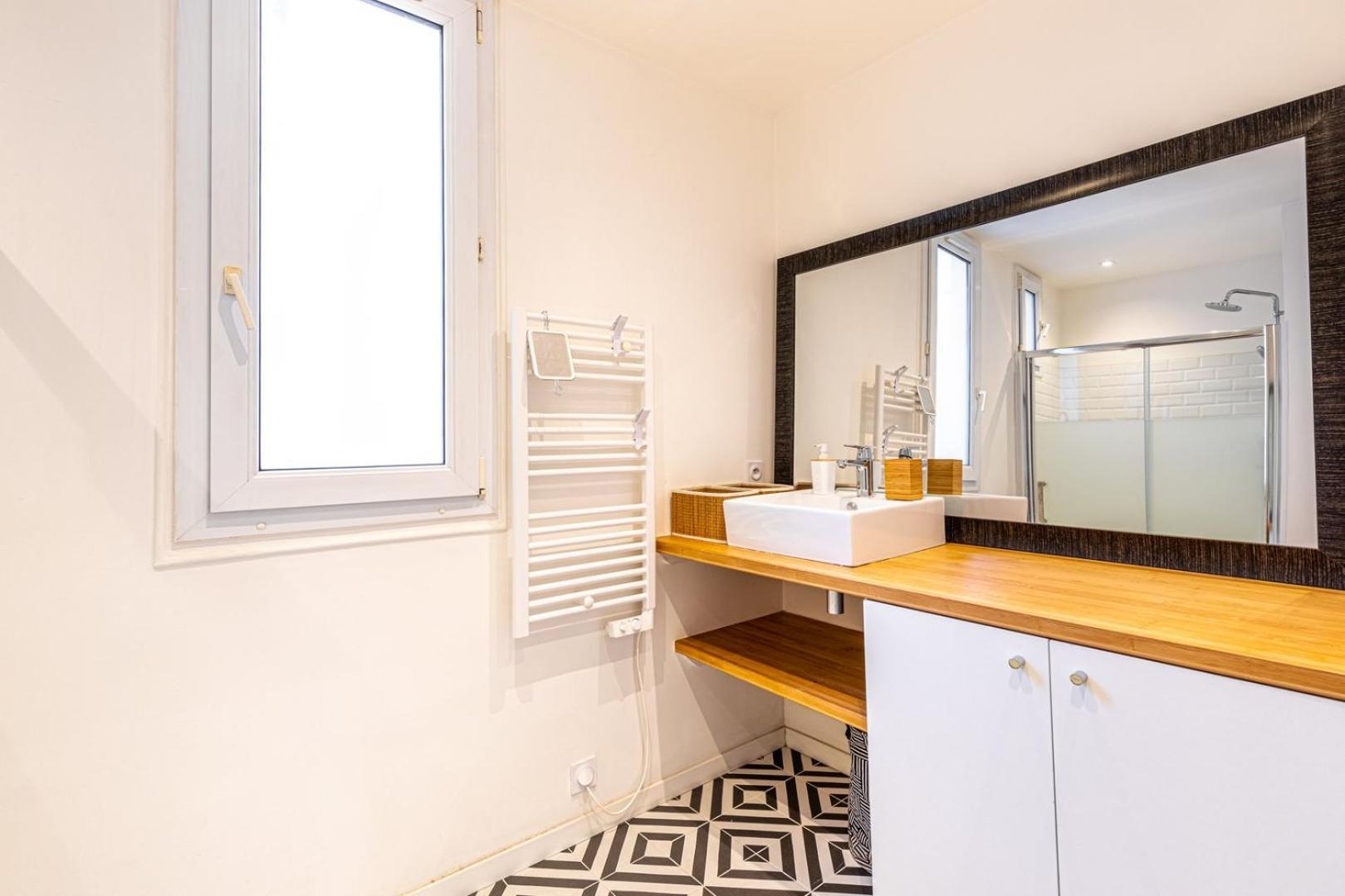 Guestready - Sejour Romantique Dans Le 20e Arr. Appartement *